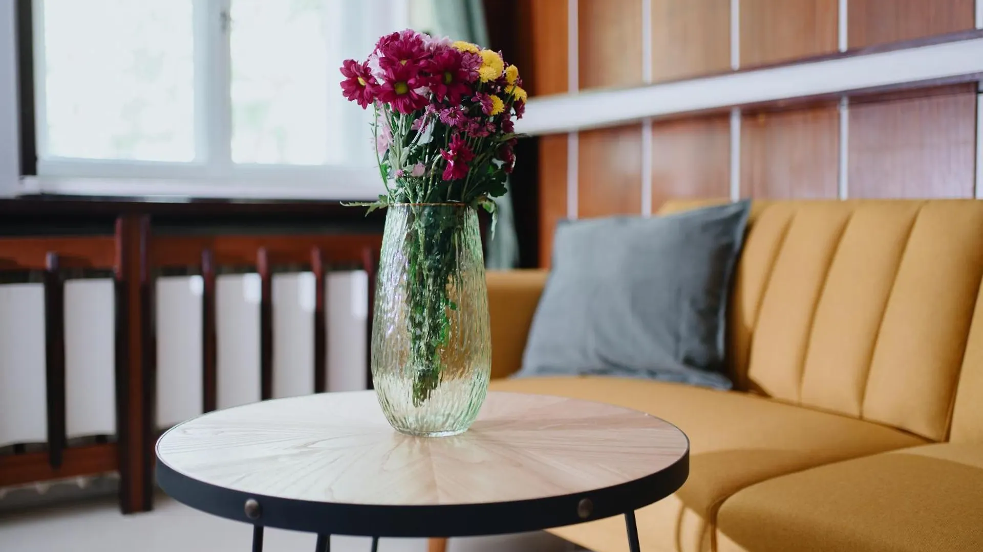 Appartamento Homely Berlin - Library Style , Wooden Walls , Spacious , Friedrichshain