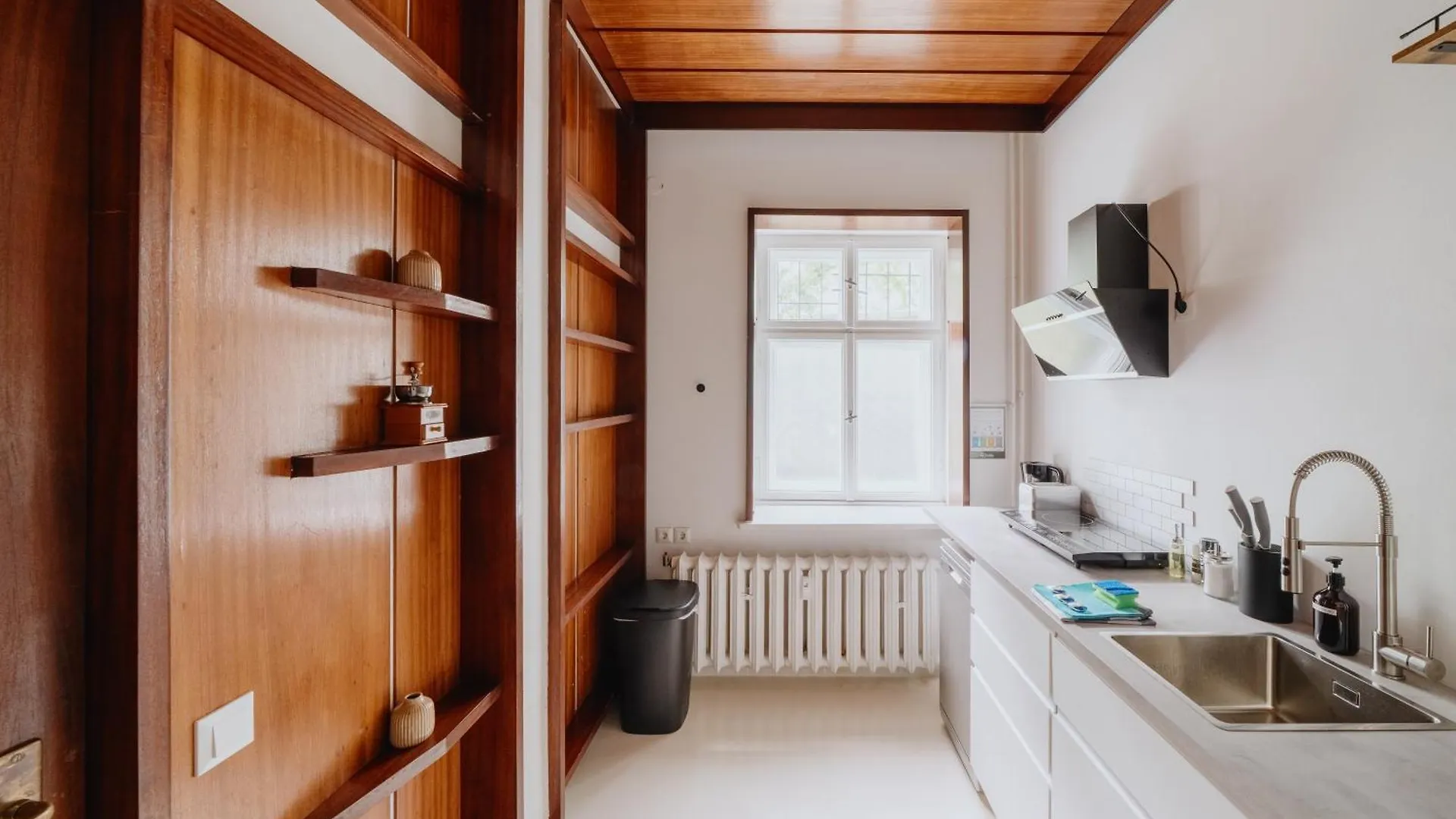 Appartamento Homely Berlin - Library Style , Wooden Walls , Spacious , Friedrichshain